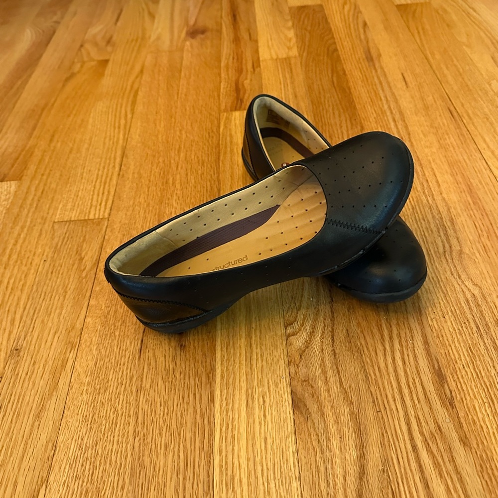 Women’s Clarks flats size 7